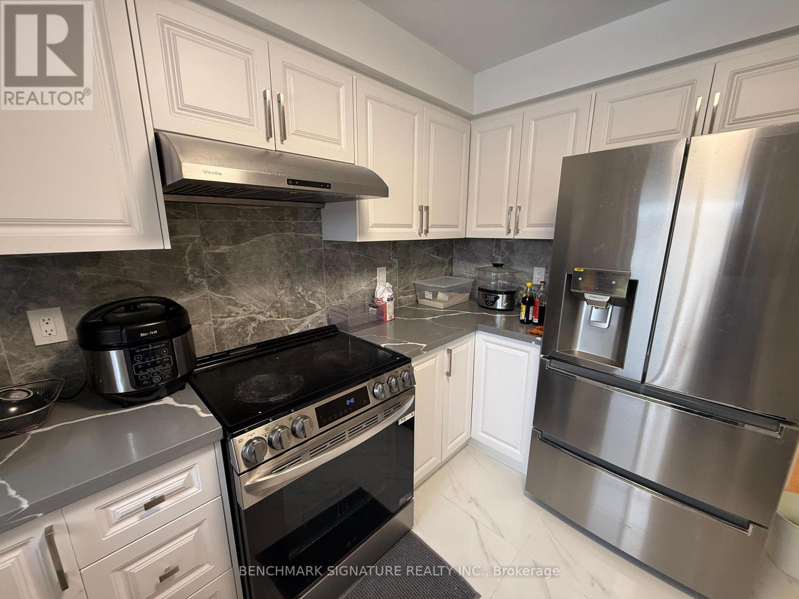 637 South Unionville Avenue, Markham (Village Green-South Unionville), Ontario  L3R 4W6 - Photo 5 - N12640812