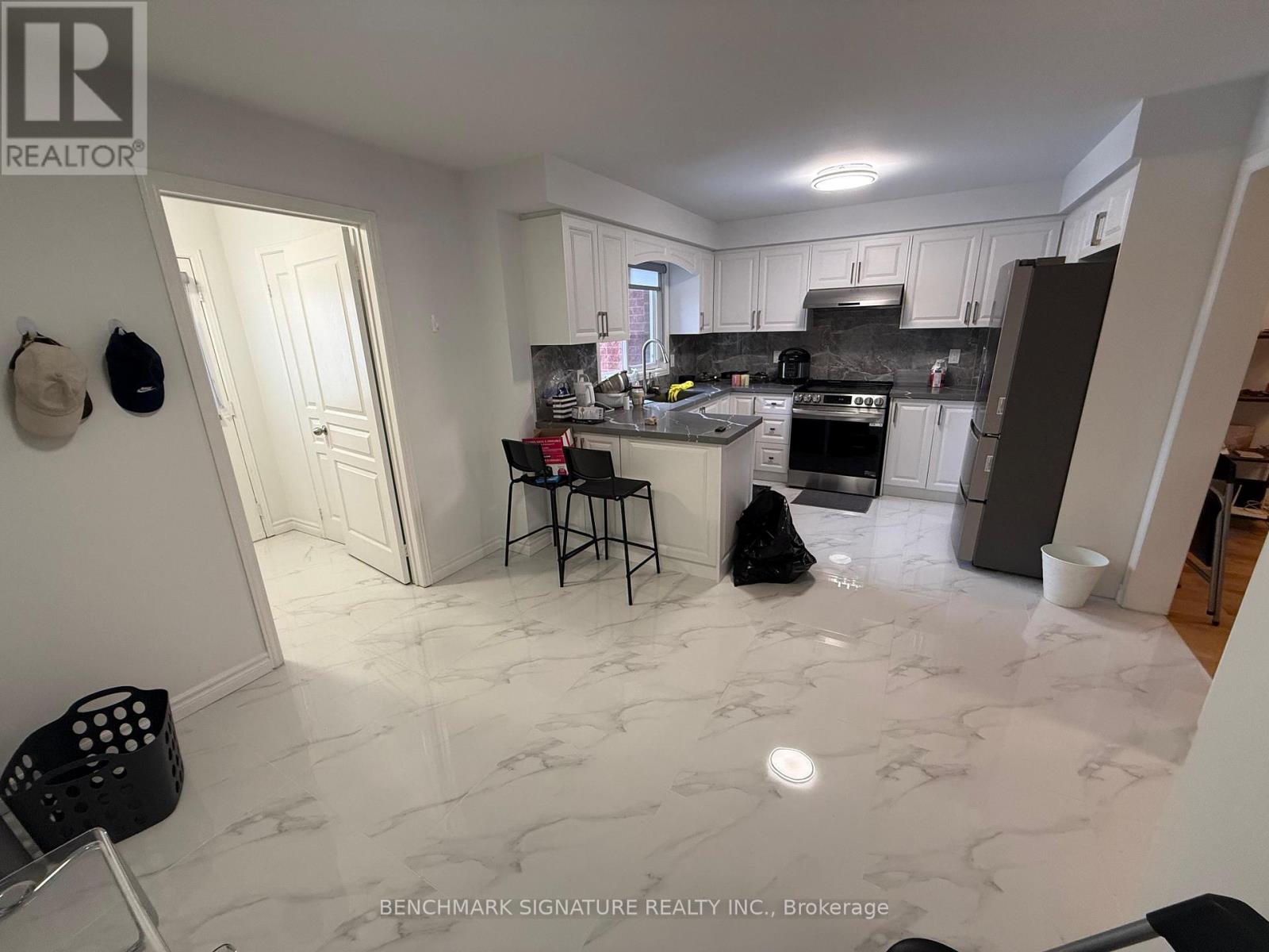 637 South Unionville Avenue, Markham (Village Green-South Unionville), Ontario  L3R 4W6 - Photo 8 - N12640812