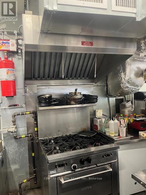 679 Lansdowne Avenue, Toronto, Ontario  M6H 3Y9 - Photo 5 - W12410434