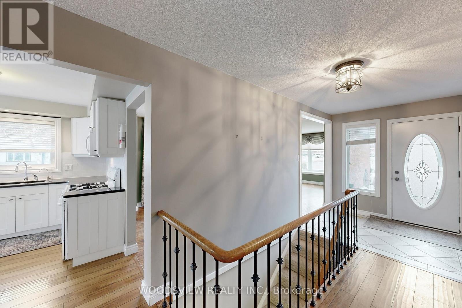 2 Charles Court, Barrie, Ontario  L4N 6S8 - Photo 3 - S12640784