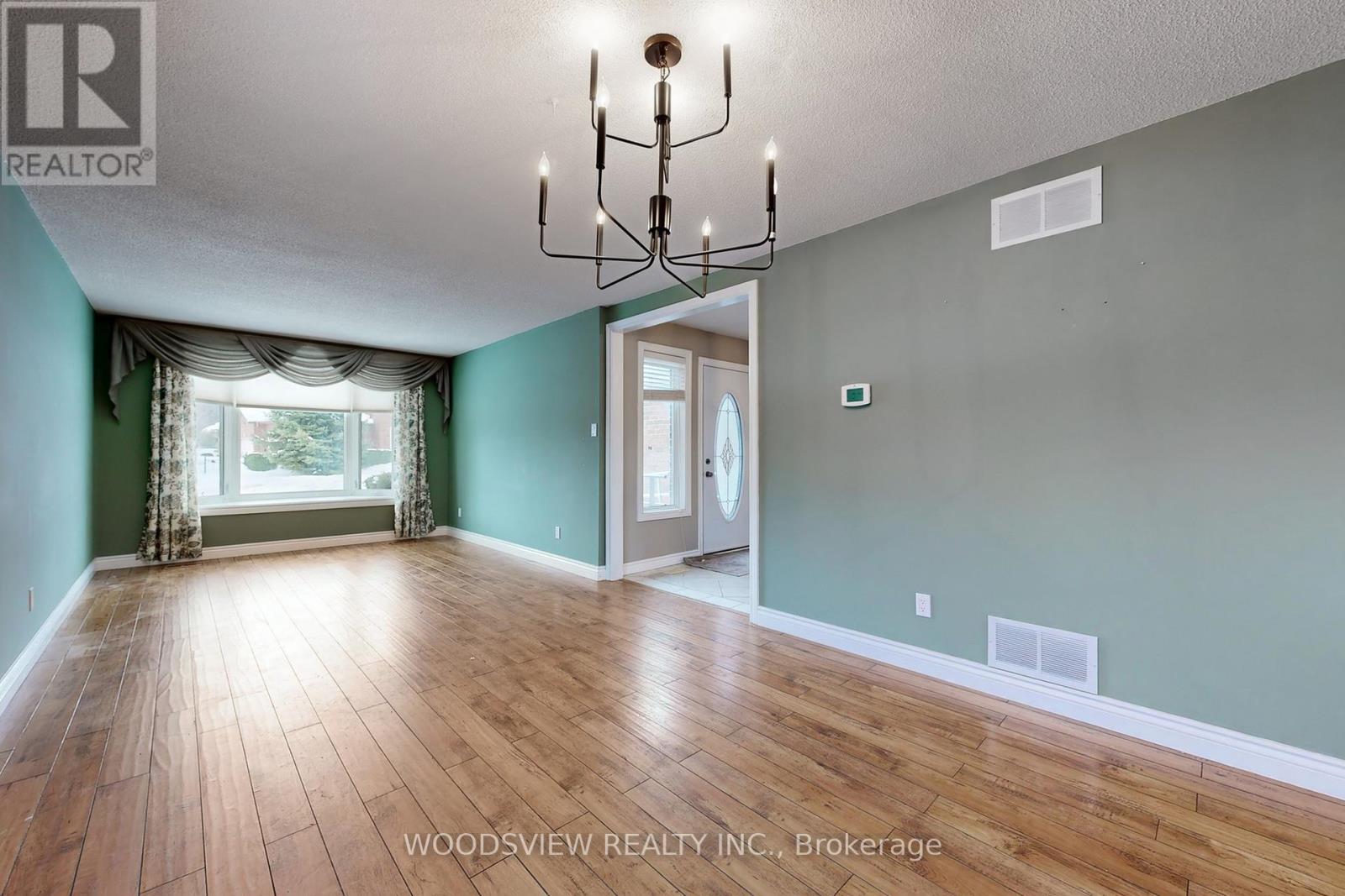 2 Charles Court, Barrie, Ontario  L4N 6S8 - Photo 5 - S12640784