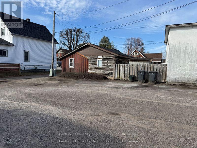 1107 Cassells Street, North Bay (Central), Ontario  P1B 4B3 - Photo 3 - X12640862