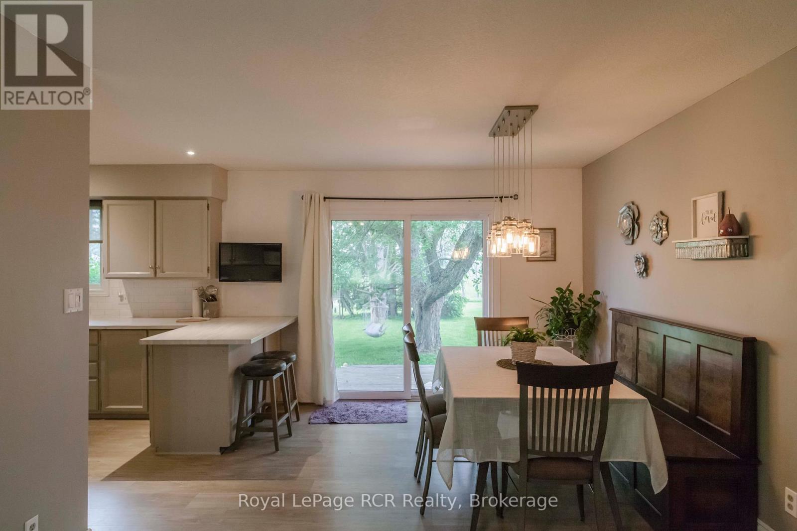 202122 21 Highway, Georgian Bluffs, Ontario N4K 5N7 - Photo 11 - X12640840