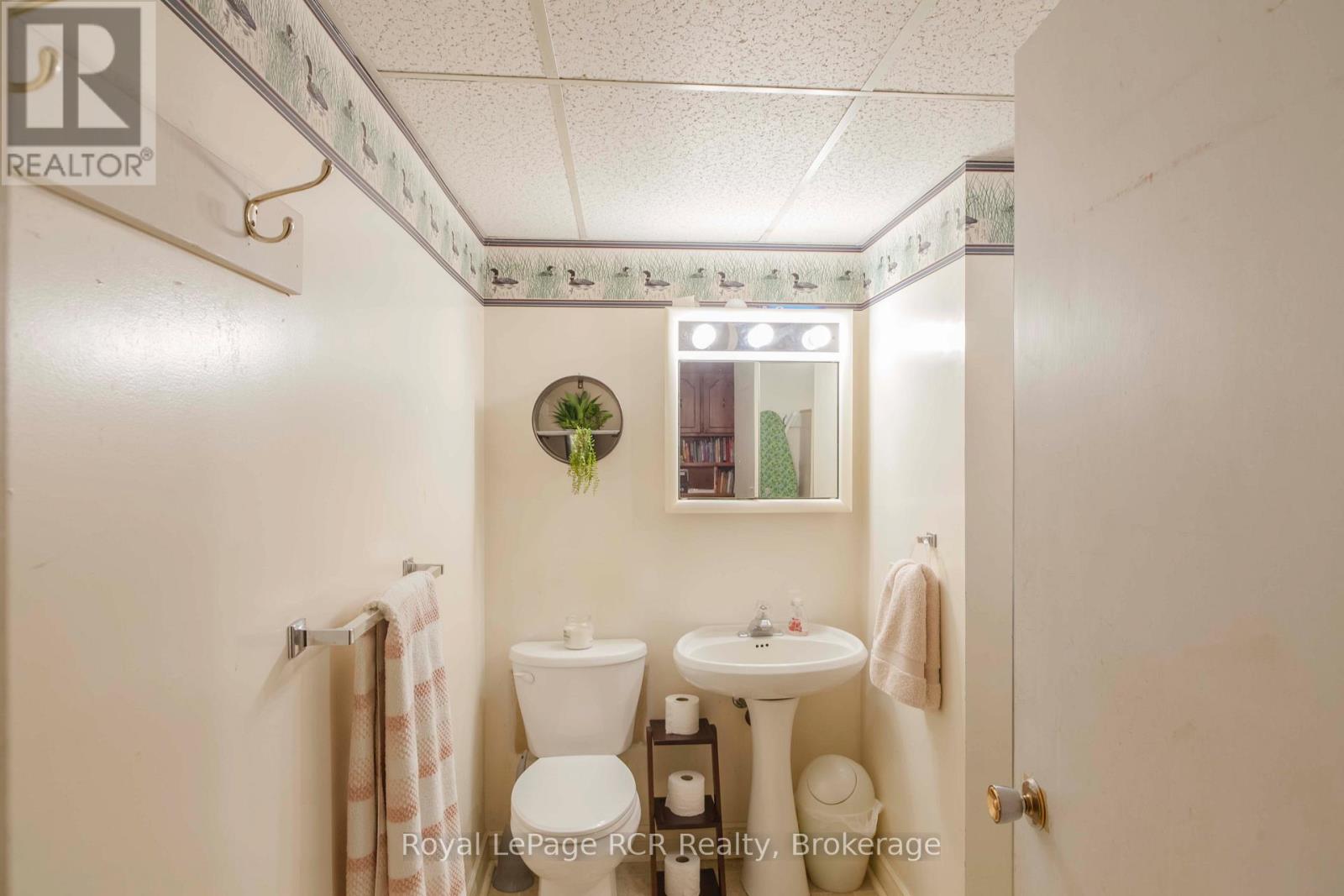 202122 21 Highway, Georgian Bluffs, Ontario N4K 5N7 - Photo 21 - X12640840