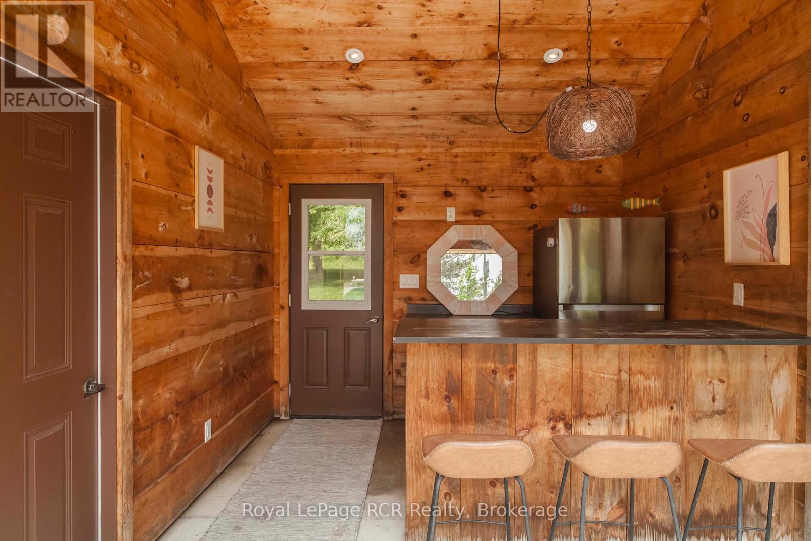 202122 21 Highway, Georgian Bluffs, Ontario N4K 5N7 - Photo 38 - X12640840