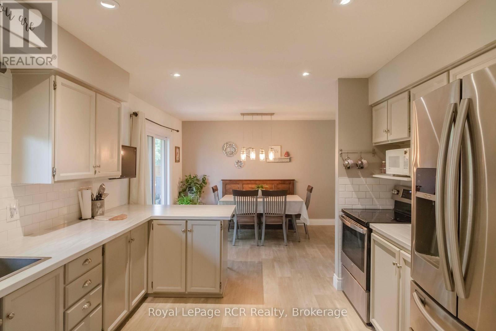 202122 21 Highway, Georgian Bluffs, Ontario N4K 5N7 - Photo 7 - X12640840