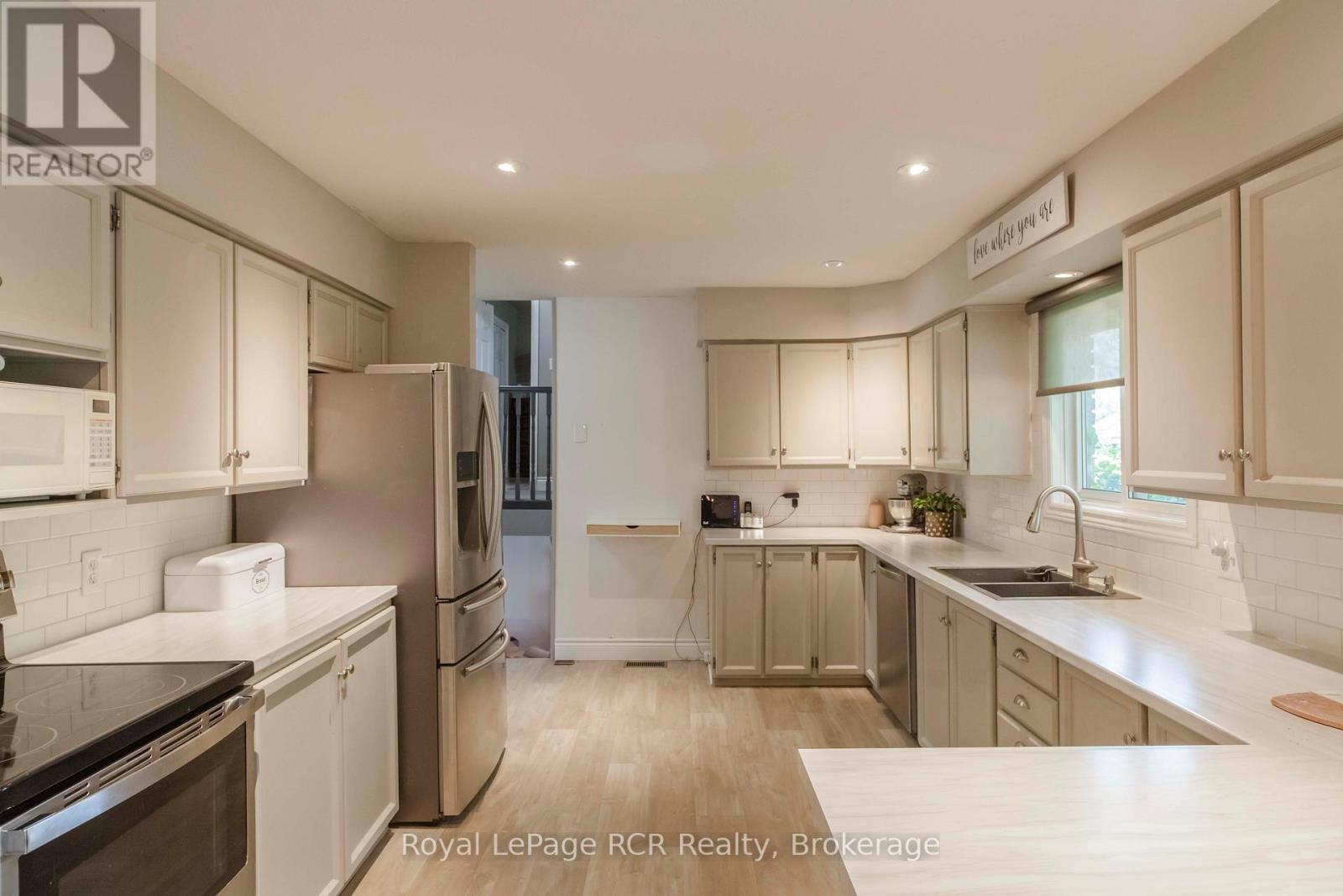 202122 21 Highway, Georgian Bluffs, Ontario N4K 5N7 - Photo 8 - X12640840