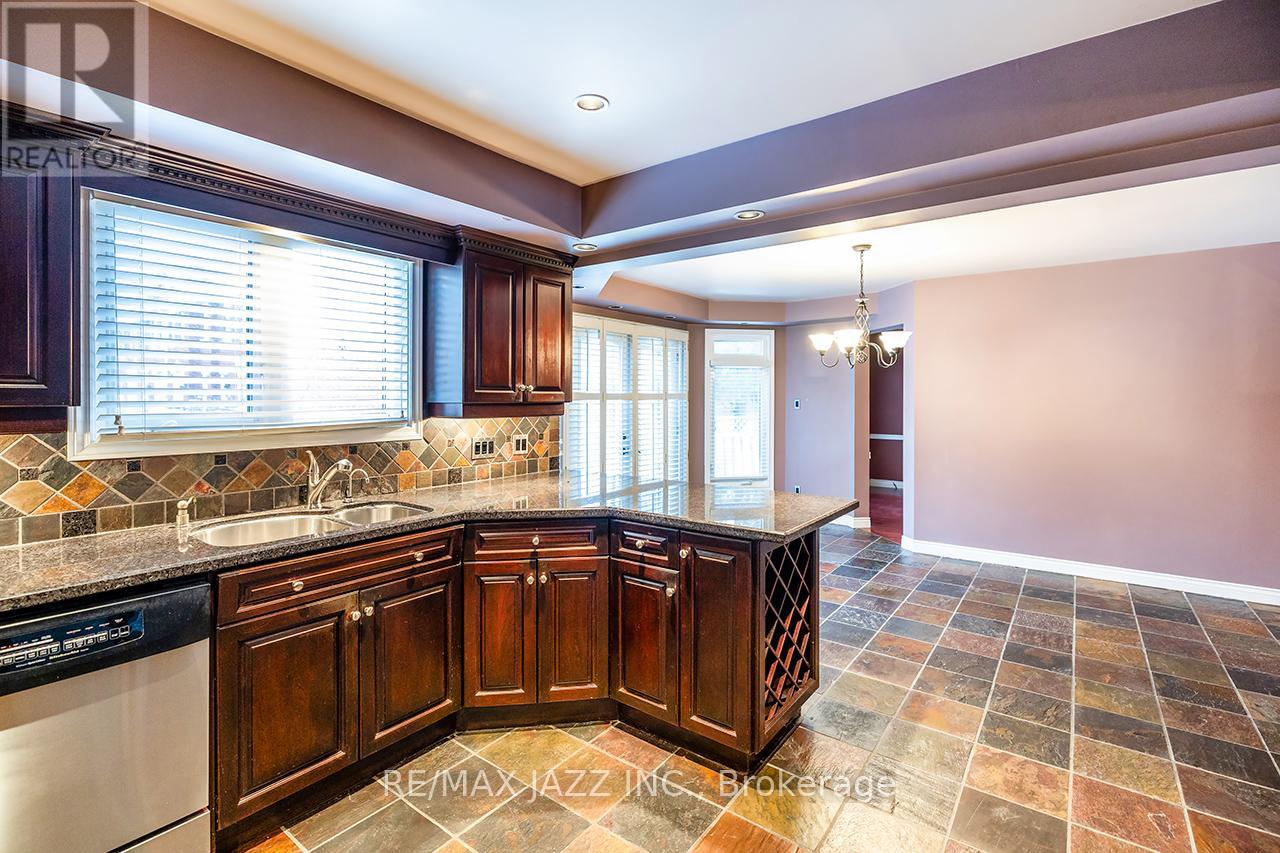 1002 Riverview Crescent, Pickering (Rougemount), Ontario  L1V 4M5 - Photo 12 - E12640894