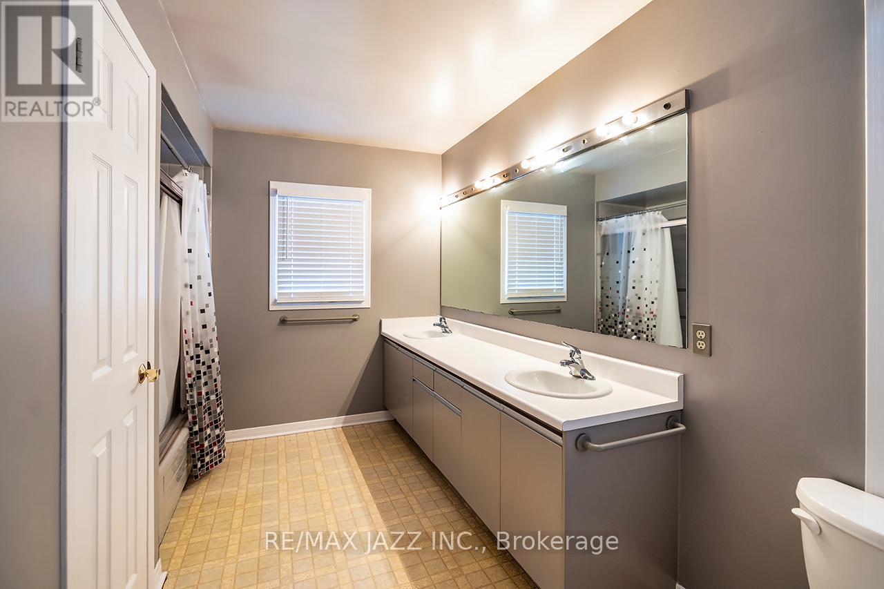 1002 Riverview Crescent, Pickering (Rougemount), Ontario  L1V 4M5 - Photo 35 - E12640894