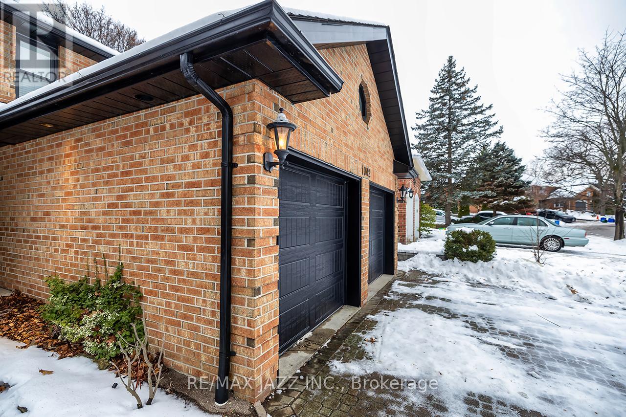1002 Riverview Crescent, Pickering (Rougemount), Ontario  L1V 4M5 - Photo 4 - E12640894