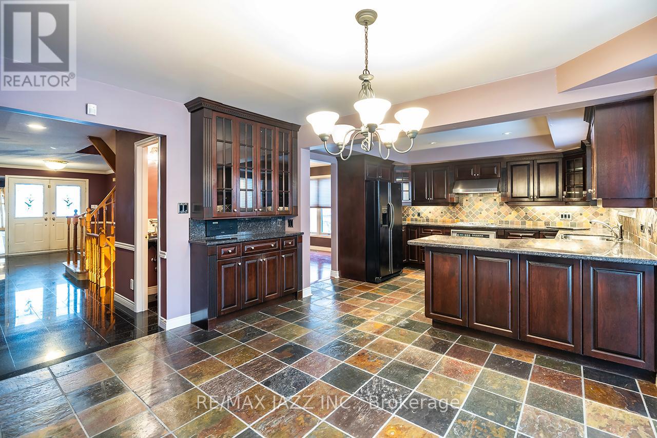 1002 Riverview Crescent, Pickering (Rougemount), Ontario  L1V 4M5 - Photo 9 - E12640894