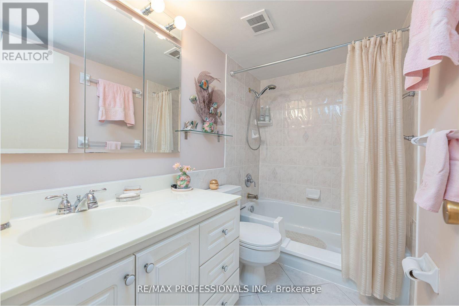 907 - 11 Wincott Drive, Toronto, Ontario  M9R 2R9 - Photo 17 - W12466692