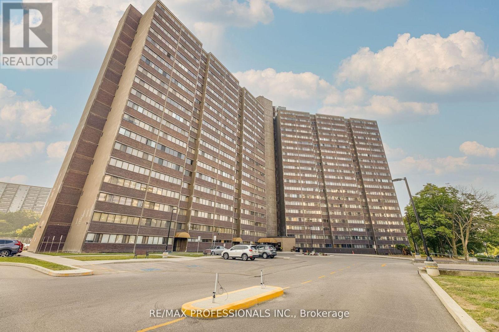 907 - 11 Wincott Drive, Toronto, Ontario  M9R 2R9 - Photo 31 - W12466692