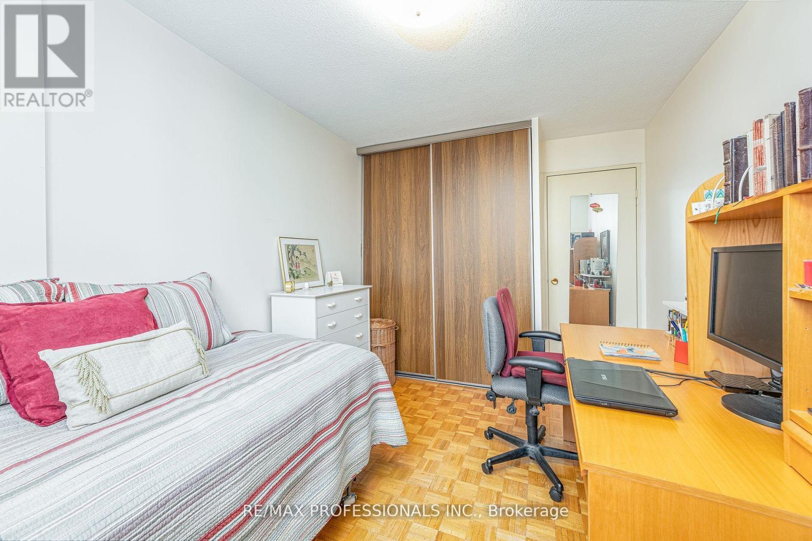 907 - 11 Wincott Drive, Toronto, Ontario  M9R 2R9 - Photo 20 - W12466692