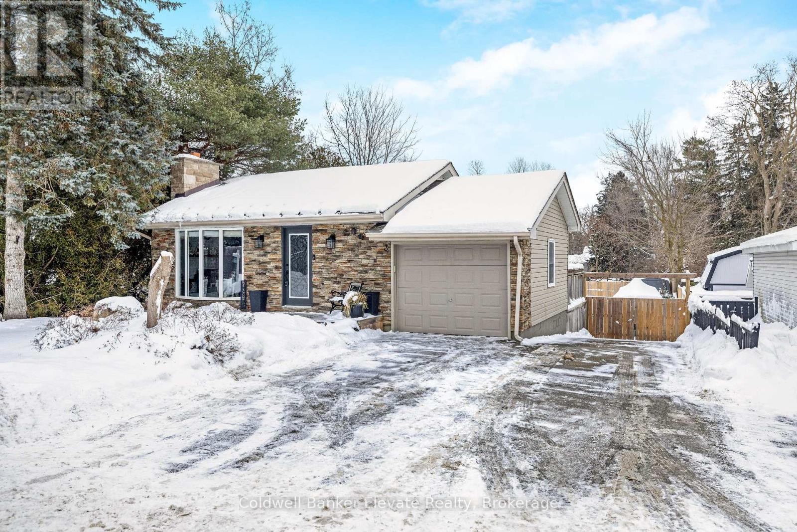 3 Lorne Street, Erin, Ontario  N0B 1T0 - Photo 2 - X12511482