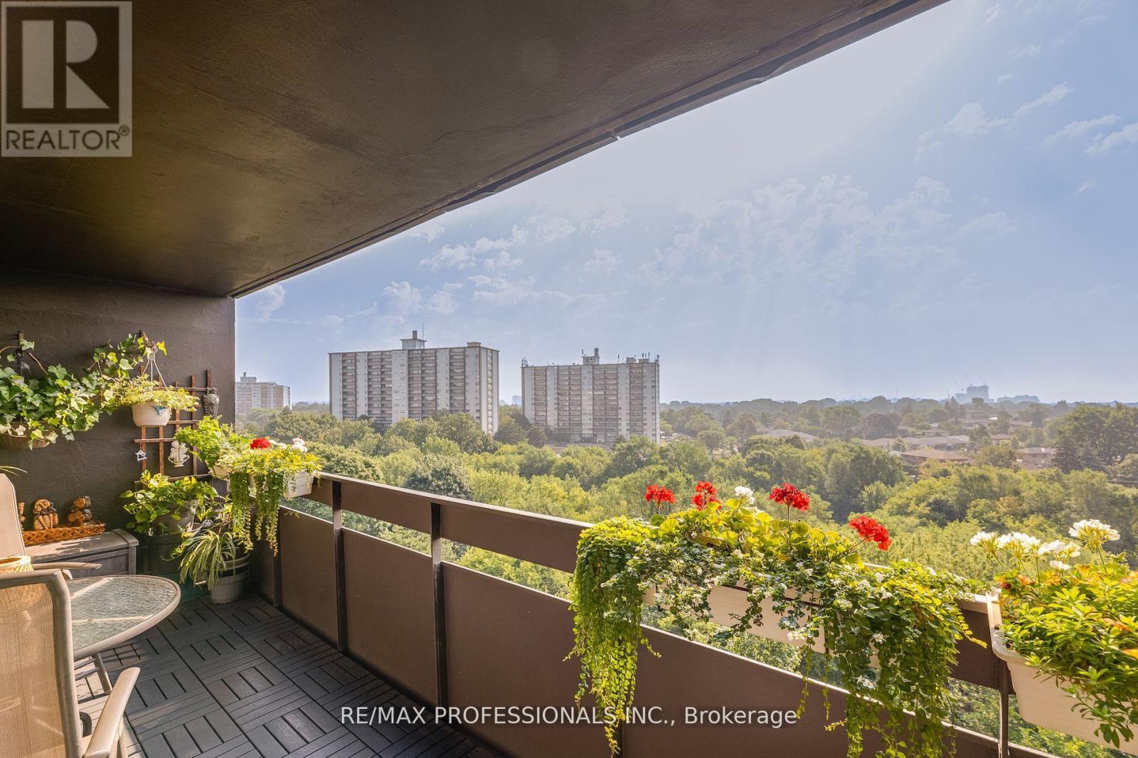 907 - 11 Wincott Drive, Toronto, Ontario  M9R 2R9 - Photo 22 - W12466692