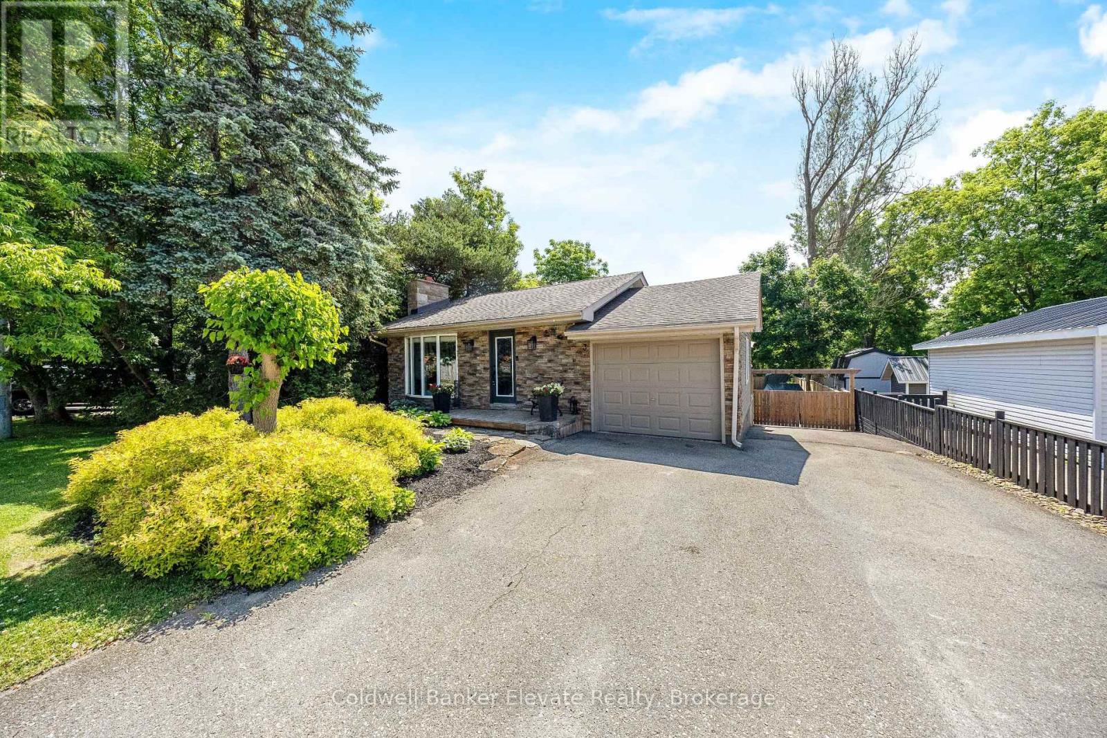 3 Lorne Street, Erin, Ontario  N0B 1T0 - Photo 4 - X12511482