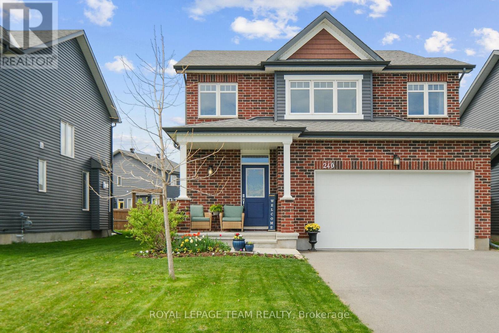 240 Boyd Street, Carleton Place, Ontario  K7C 0H3 - Photo 2 - X12443494