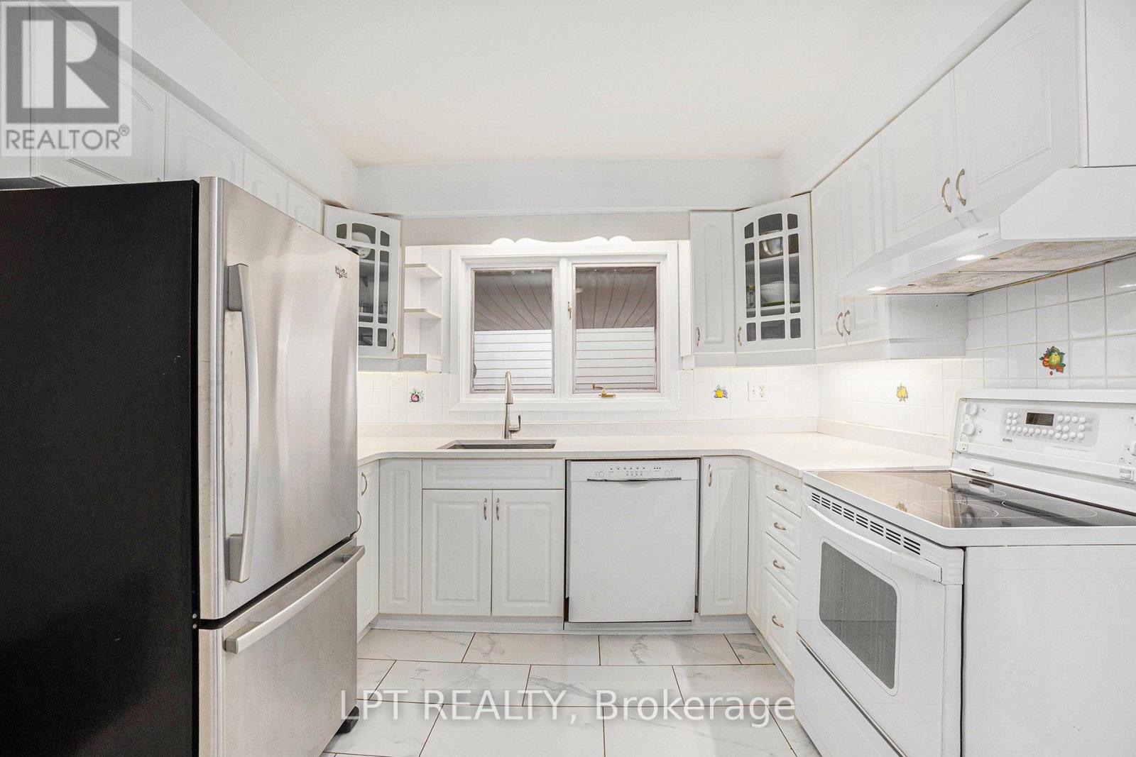 1517 Caverley Street, Ottawa, Ontario  K1G 0X9 - Photo 11 - X12464551