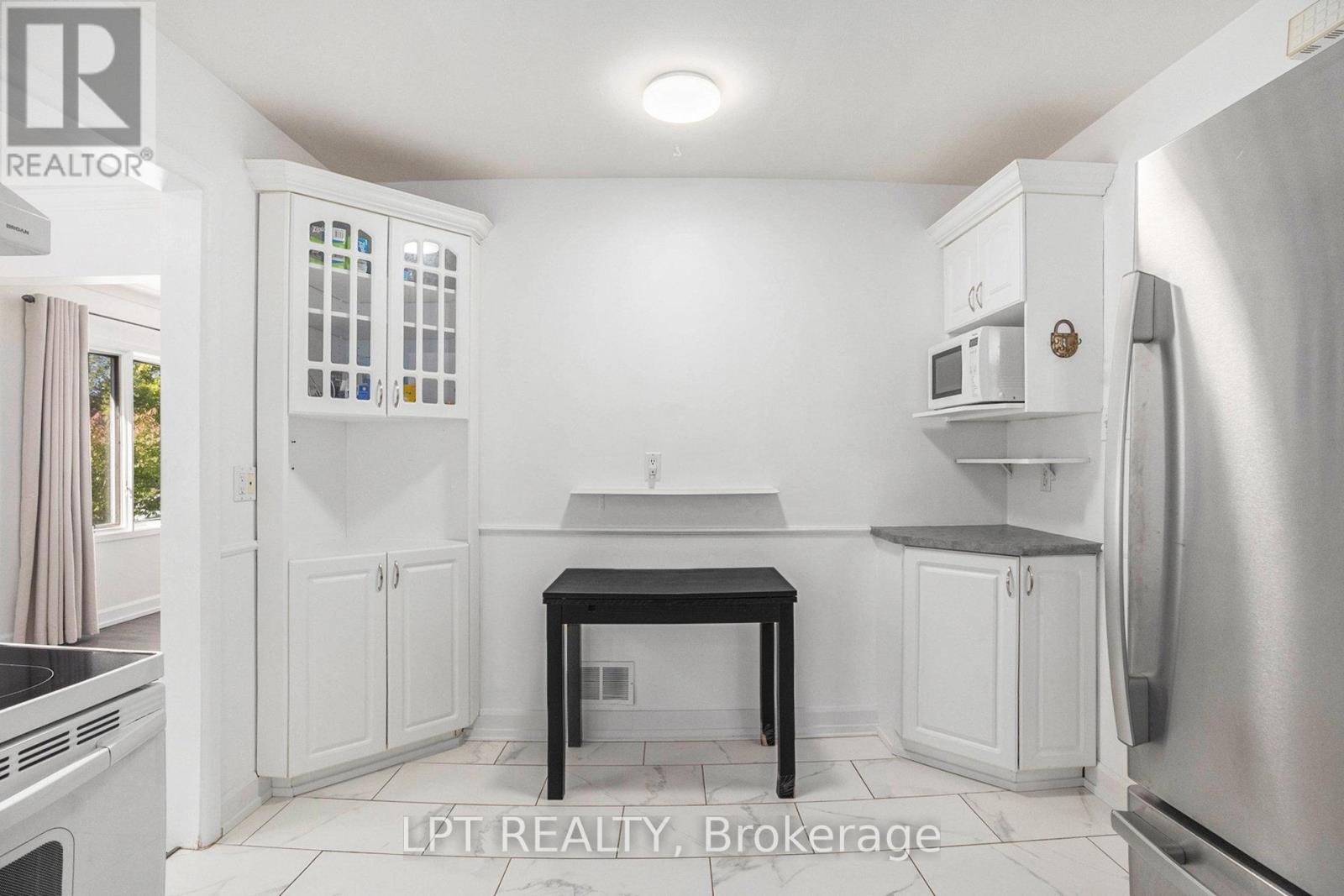 1517 Caverley Street, Ottawa, Ontario  K1G 0X9 - Photo 13 - X12464551