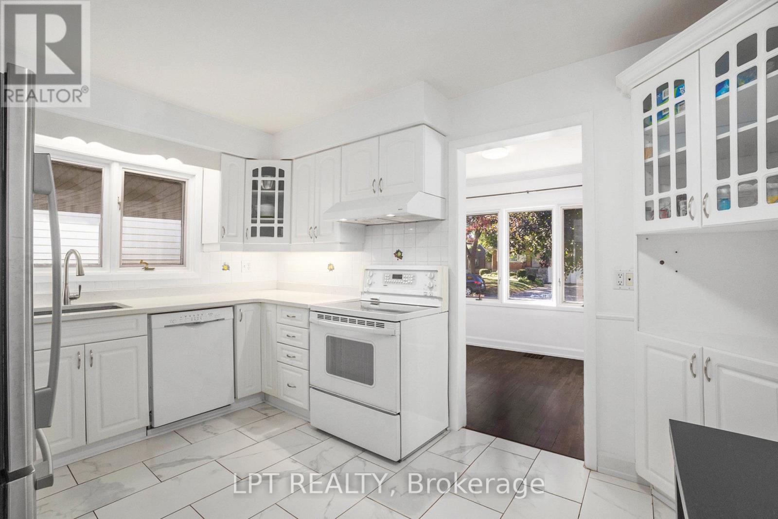 1517 Caverley Street, Ottawa, Ontario  K1G 0X9 - Photo 12 - X12464551