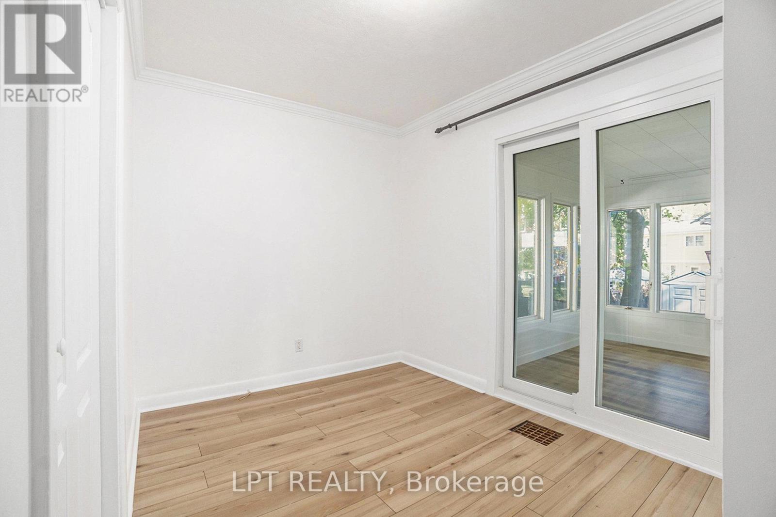 1517 Caverley Street, Ottawa, Ontario  K1G 0X9 - Photo 14 - X12464551