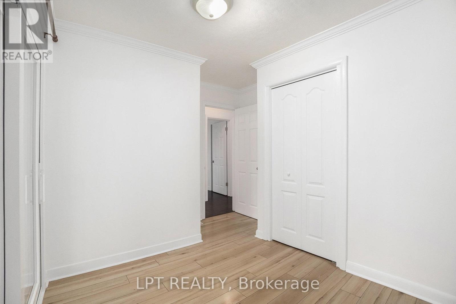 1517 Caverley Street, Ottawa, Ontario  K1G 0X9 - Photo 4 - X12464551