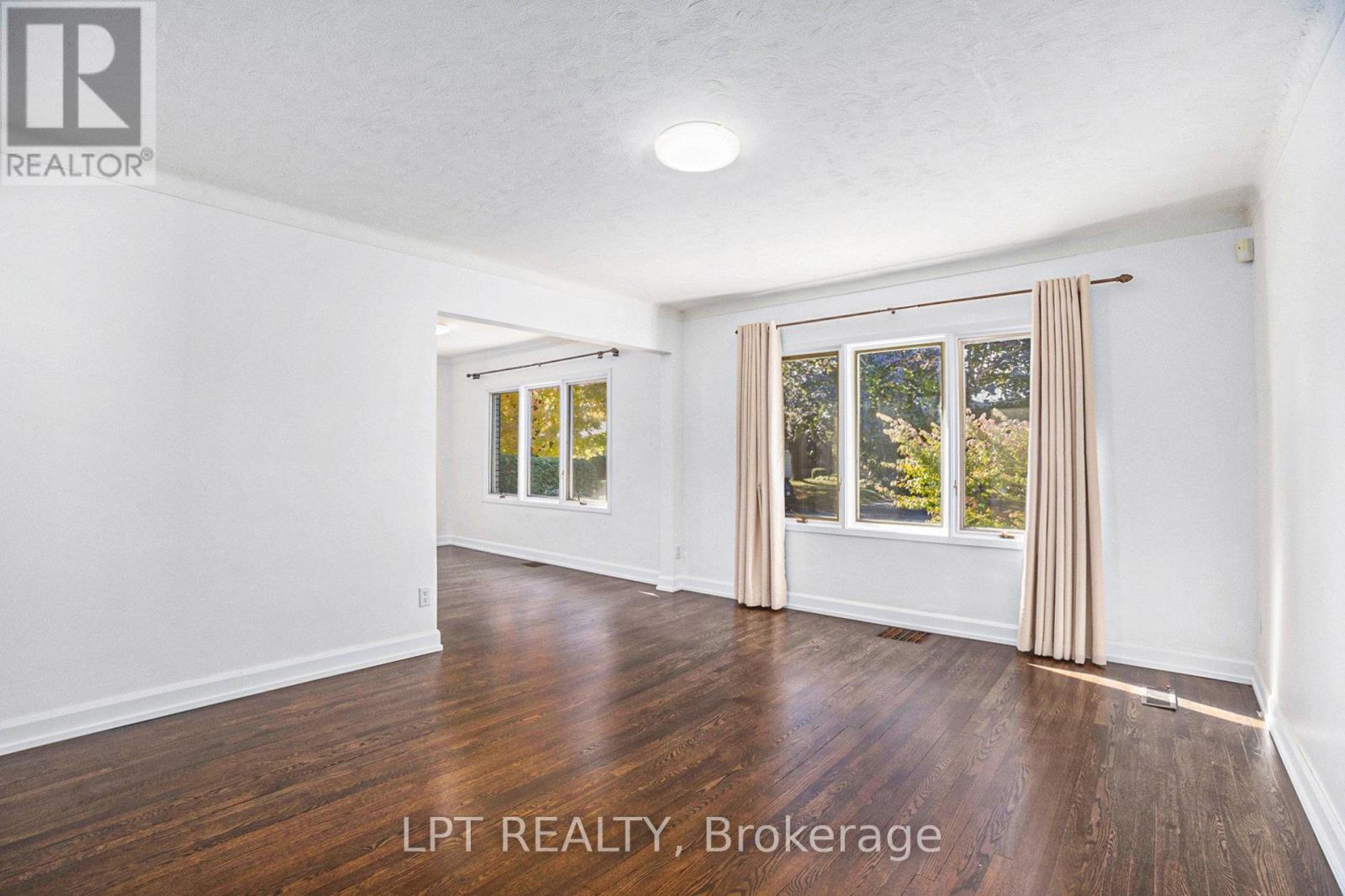 1517 Caverley Street, Ottawa, Ontario  K1G 0X9 - Photo 6 - X12464551