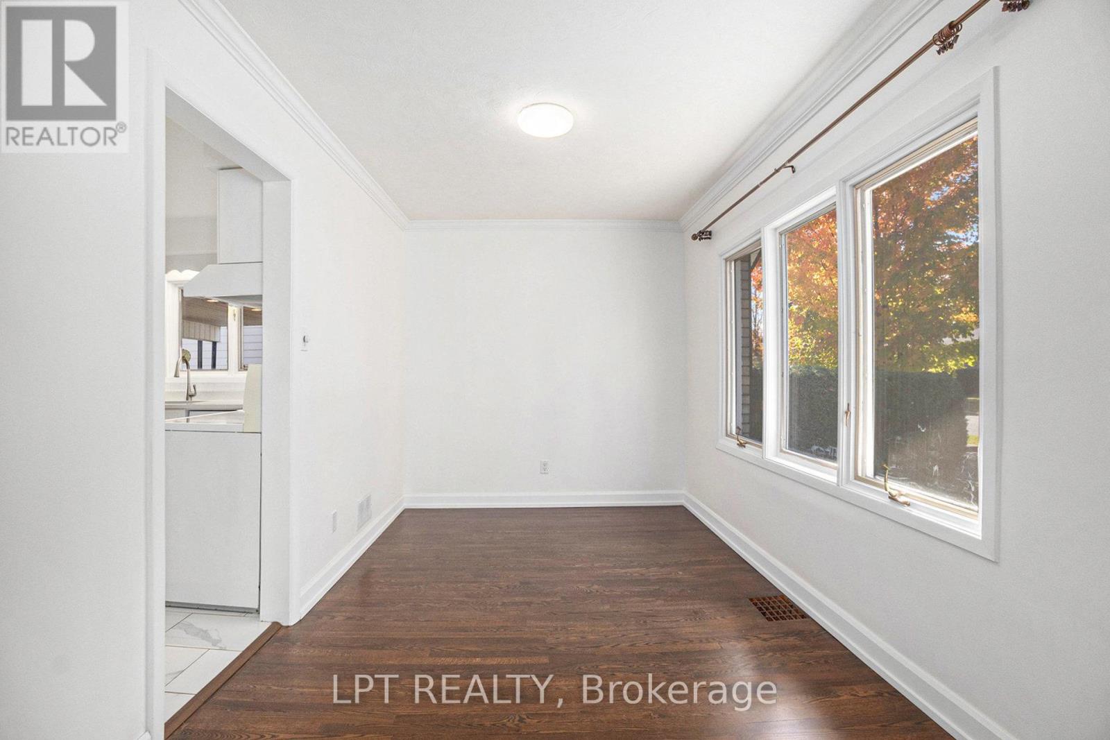 1517 Caverley Street, Ottawa, Ontario  K1G 0X9 - Photo 8 - X12464551