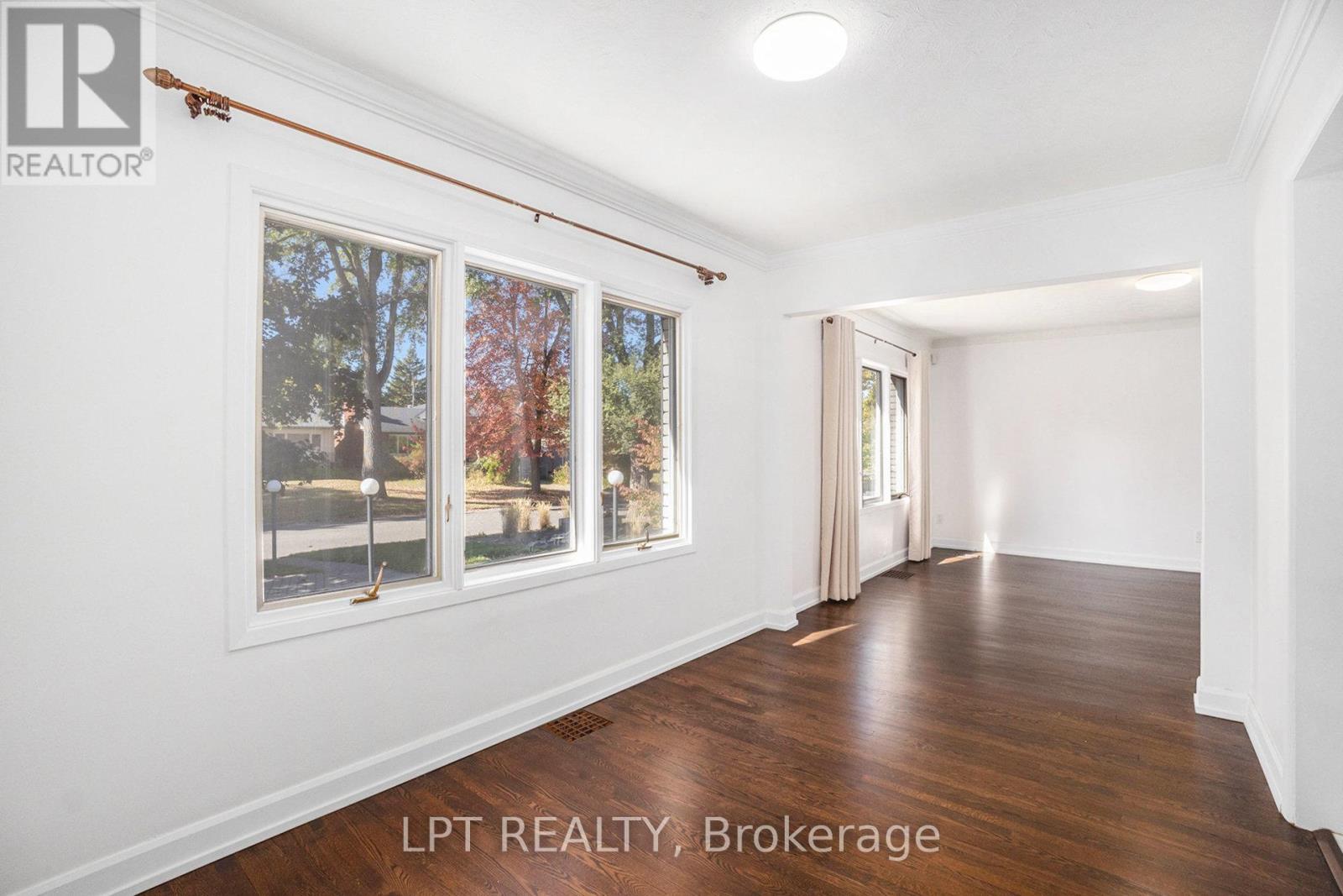 1517 Caverley Street, Ottawa, Ontario  K1G 0X9 - Photo 9 - X12464551