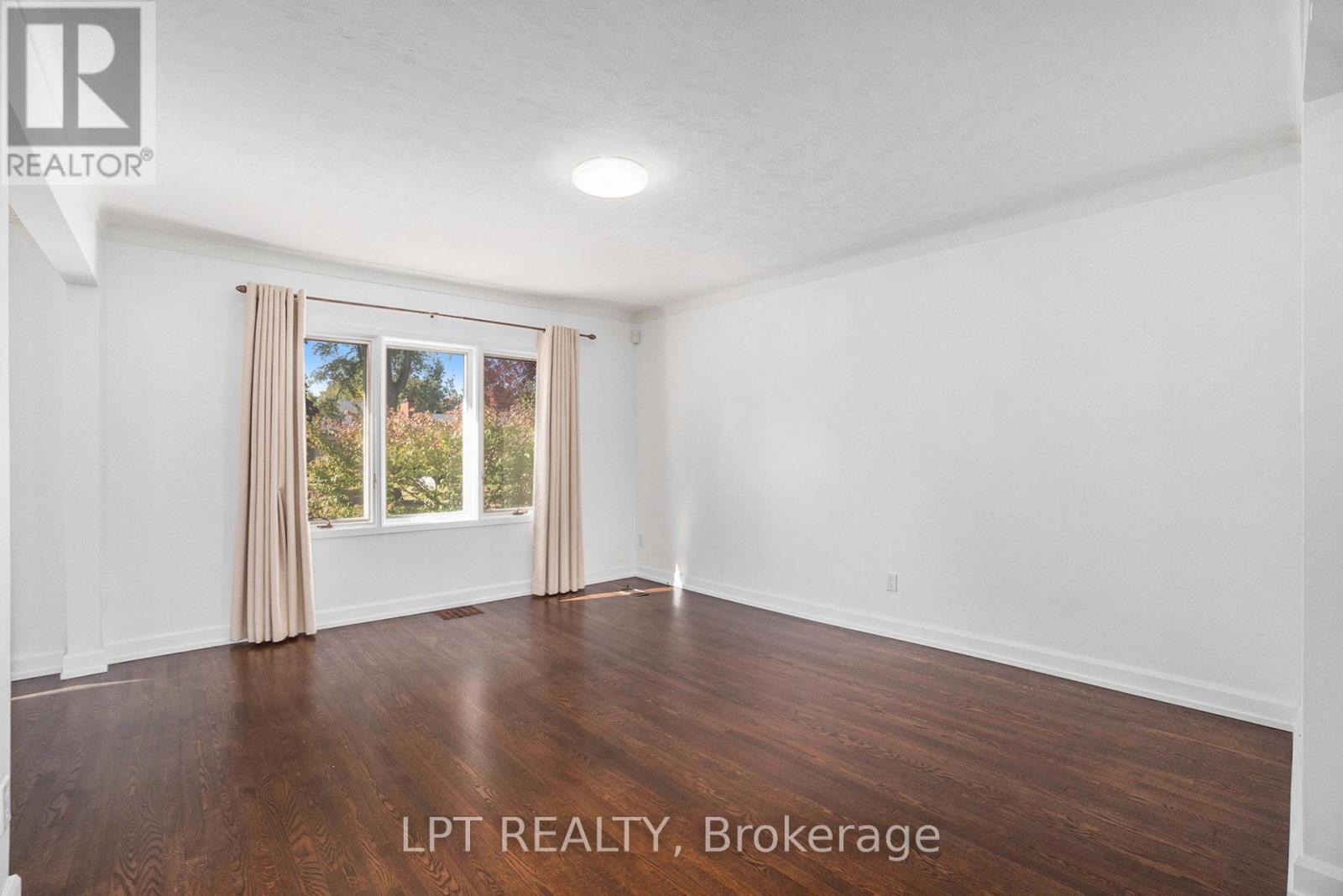 1517 Caverley Street, Ottawa, Ontario  K1G 0X9 - Photo 7 - X12464551