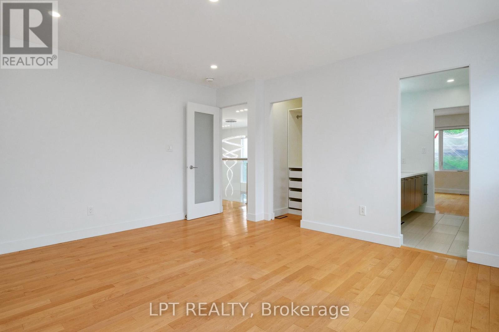 298 Crestview Road, Ottawa, Ontario  K1H 5G6 - Photo 38 - X12490874