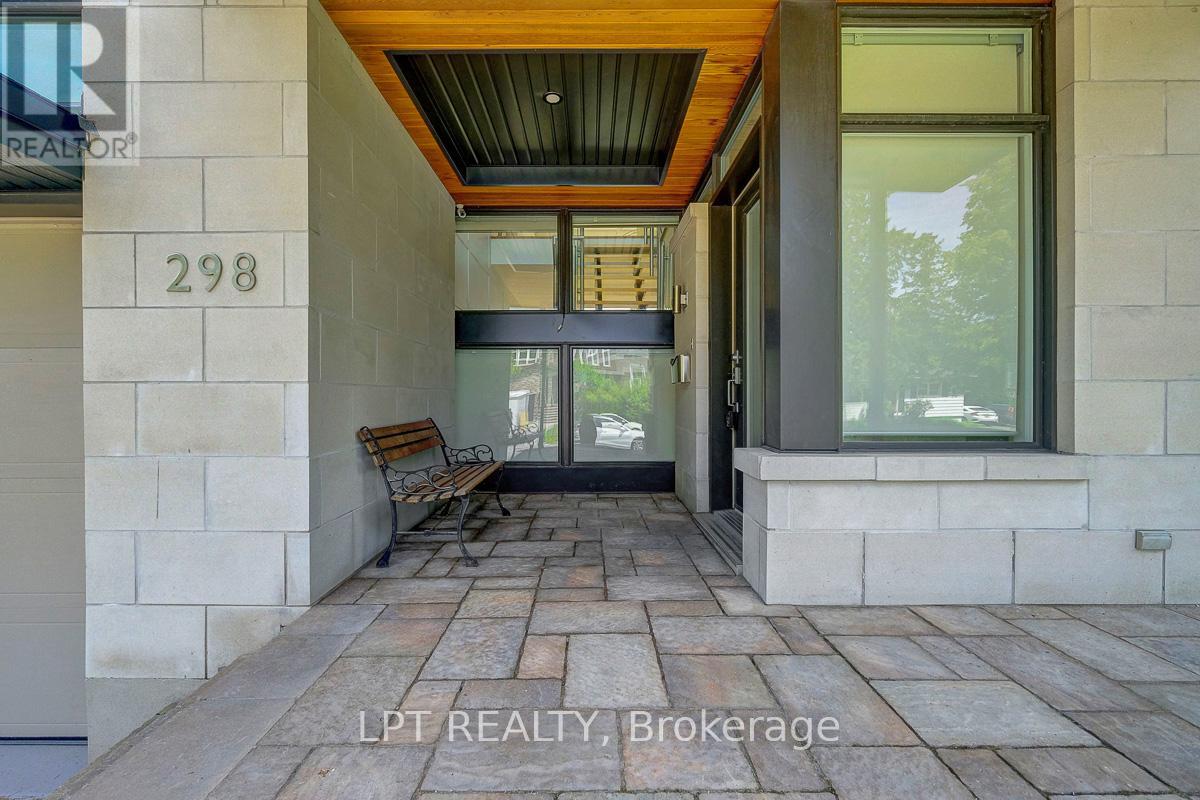 298 Crestview Road, Ottawa, Ontario  K1H 5G6 - Photo 3 - X12490874