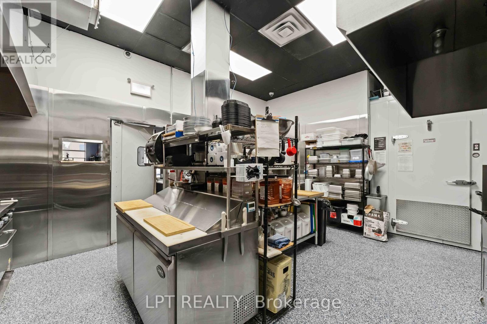 8 - 420 Hazeldean Run, Ottawa, Ontario  K2L 4B2 - Photo 15 - X12525468