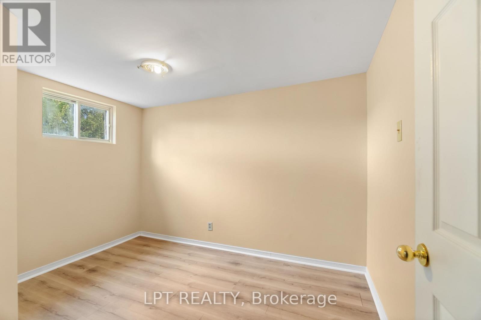 222 Bartholomew Street, Brockville, Ontario  K6V 2S6 - Photo 9 - X12525744