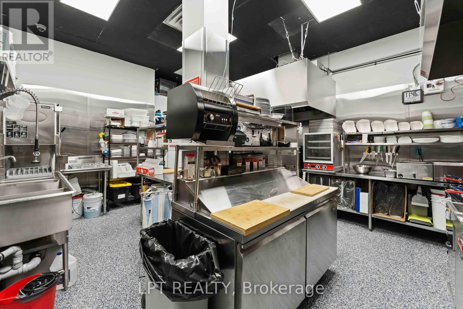 8 - 420 Hazeldean Run, Ottawa, Ontario  K2L 4B2 - Photo 13 - X12525468