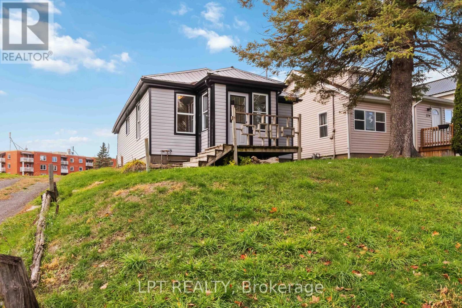 222 Bartholomew Street, Brockville, Ontario  K6V 2S6 - Photo 4 - X12525744