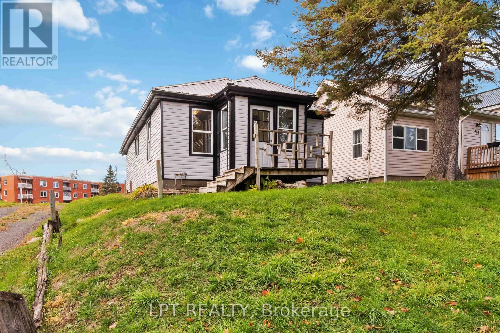 222 Bartholomew Street, Brockville, Ontario  K6V 2S6 - Photo 5 - X12525744