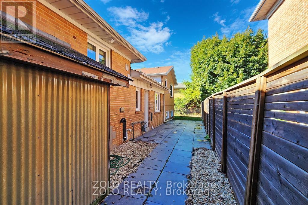 212 Goddard Street, Toronto, Ontario  M3H 5E8 - Photo 37 - C12640838