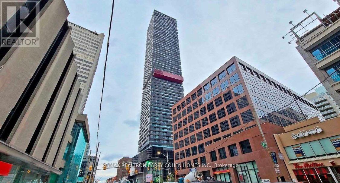 3909 - 8 EGLINTON AVENUE E, Toronto, Ontario