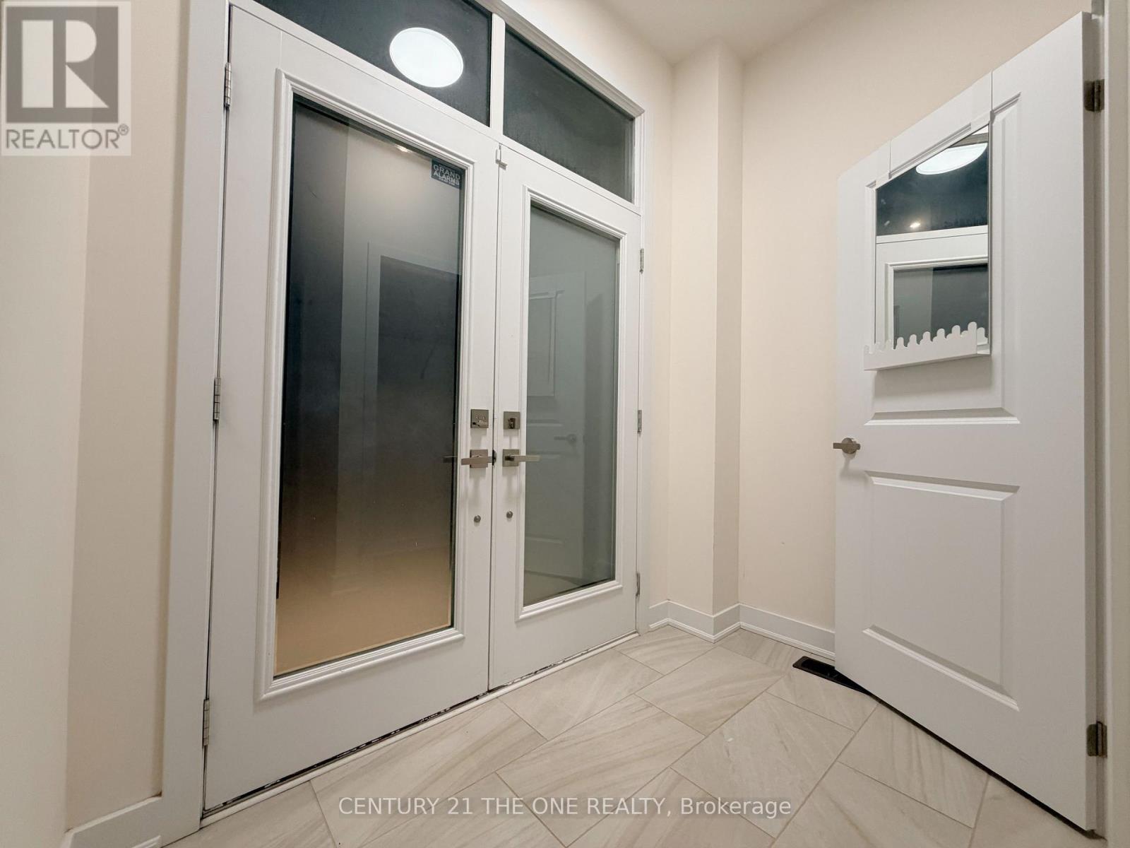 8 Anchusa Drive, Richmond Hill, Ontario  L4E 0Z2 - Photo 3 - N12640928