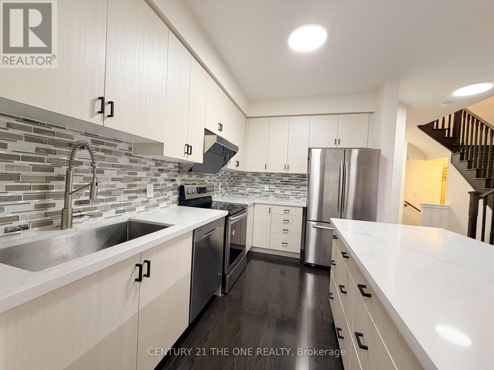 8 Anchusa Drive, Richmond Hill, Ontario  L4E 0Z2 - Photo 7 - N12640928