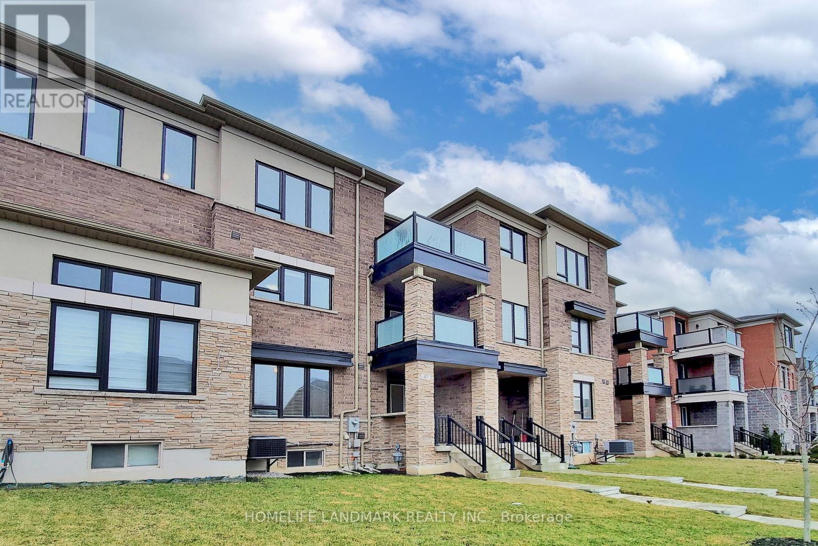 47 SPARKS STREET, Aurora, Ontario