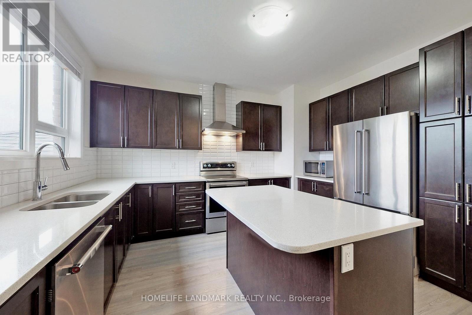 47 Sparks Street, Aurora, Ontario  L4G 0Z9 - Photo 6 - N12640950