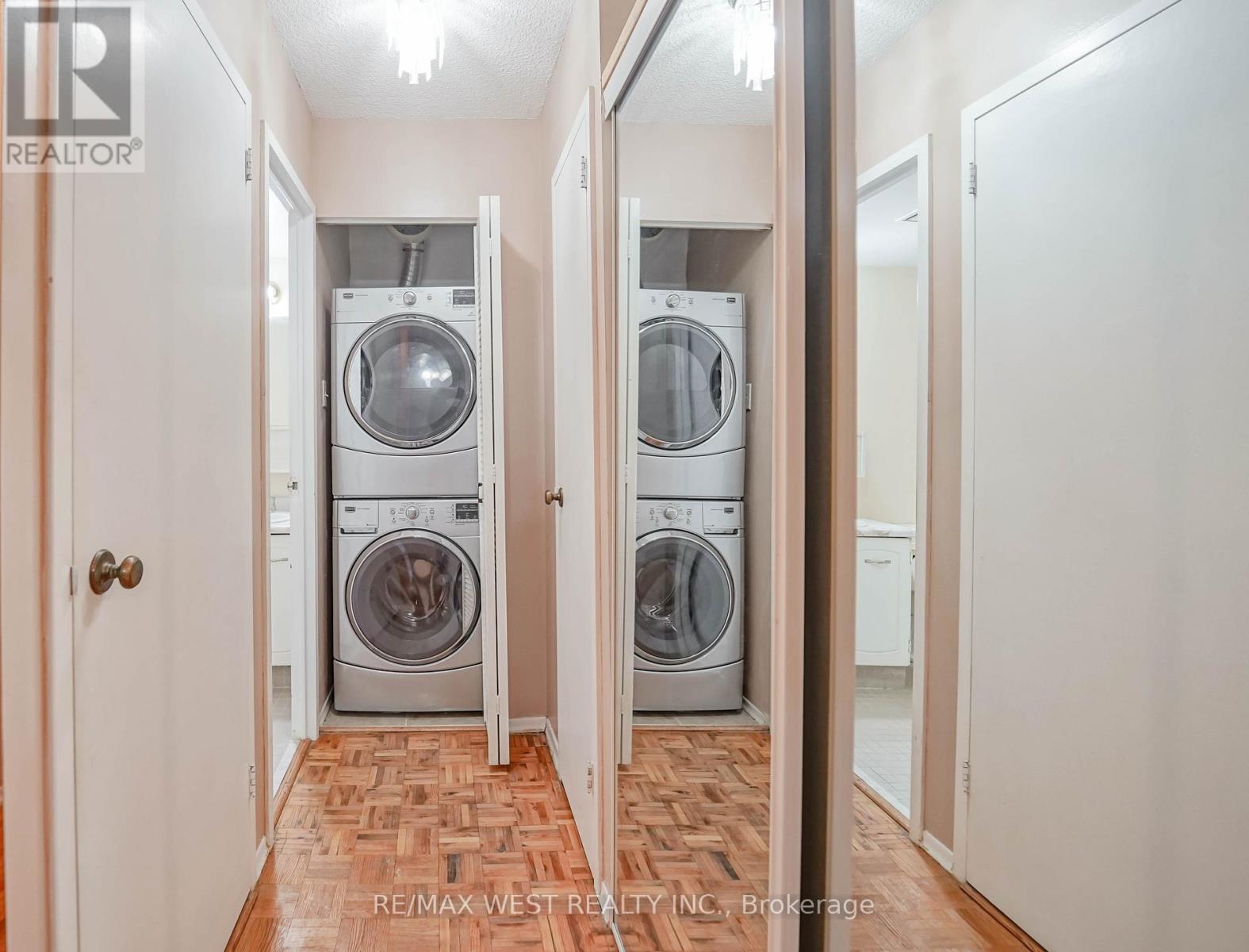 315 - 50 Mississauga Valley Boulevard, Mississauga, Ontario L5A 3S2 - Photo 8 - W12640884