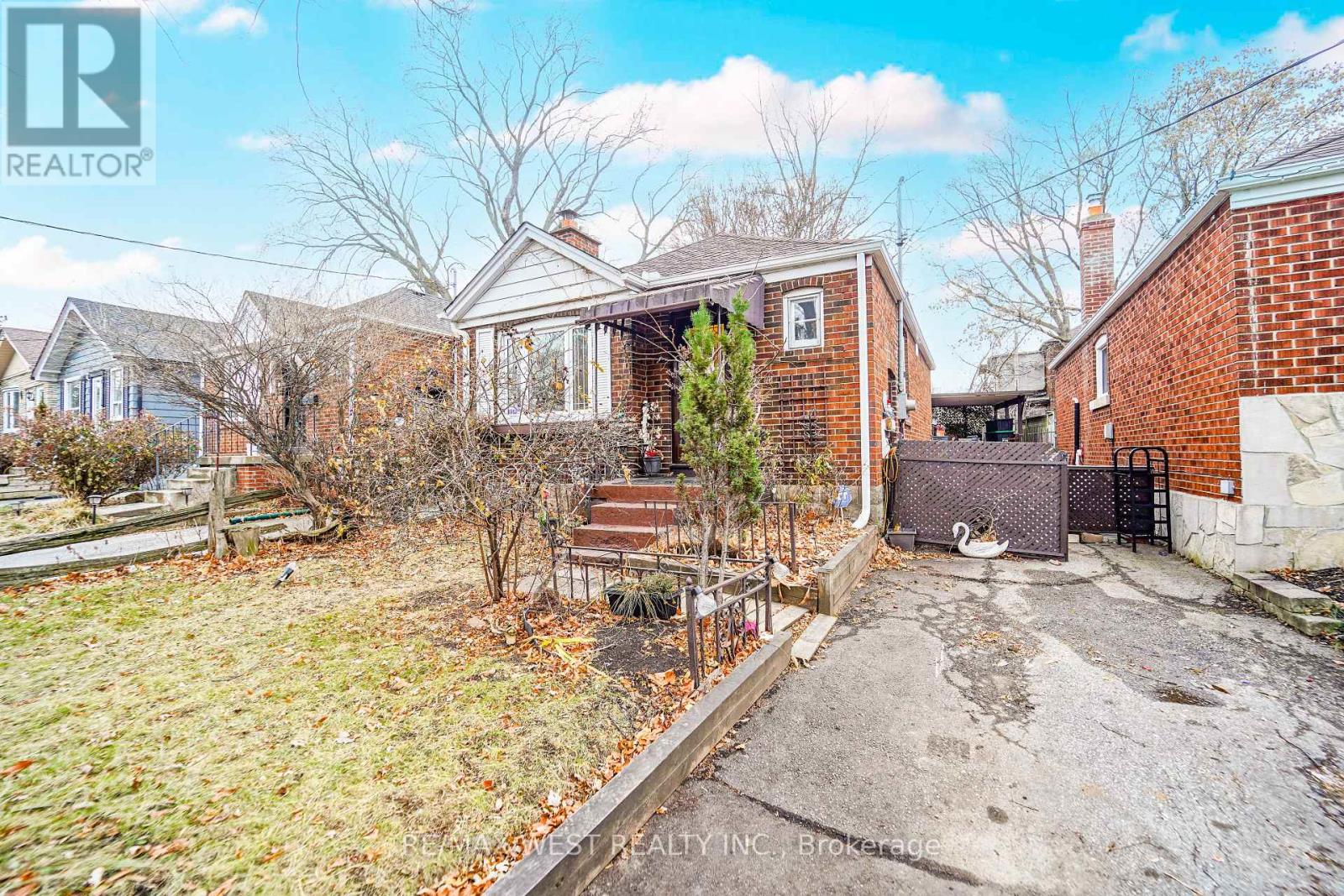 8 Struthers Street, Toronto, Ontario  M8V 1Y1 - Photo 2 - W12640972