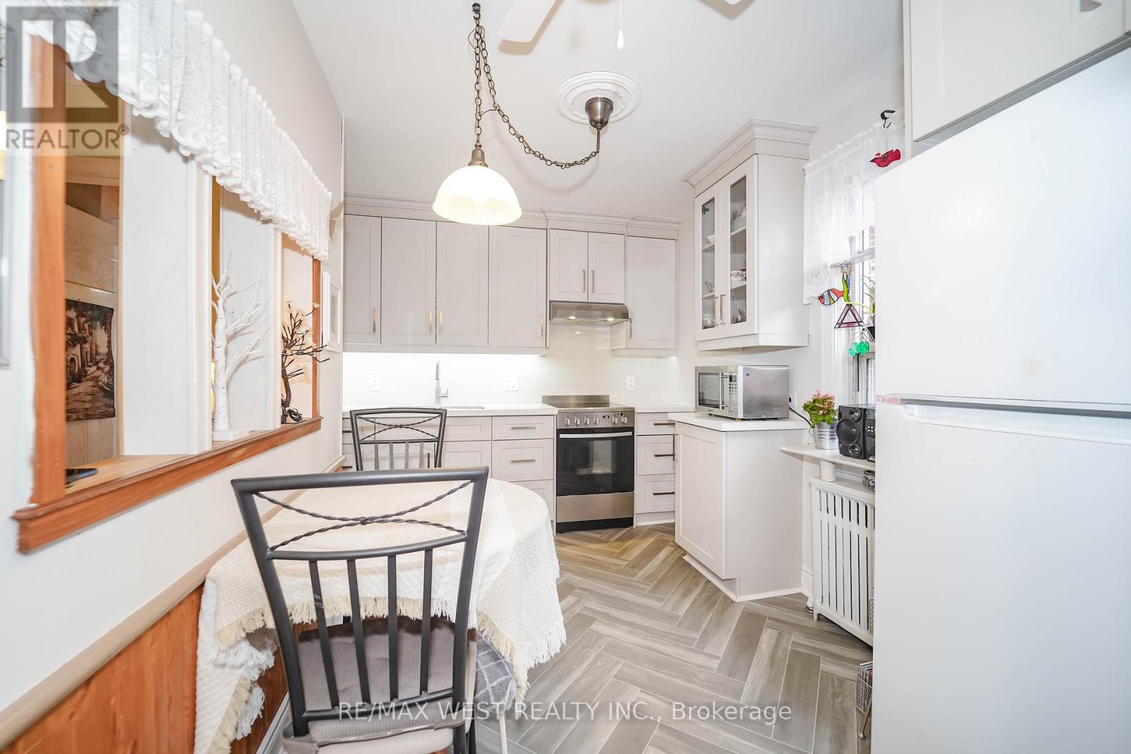 8 Struthers Street, Toronto, Ontario  M8V 1Y1 - Photo 3 - W12640972