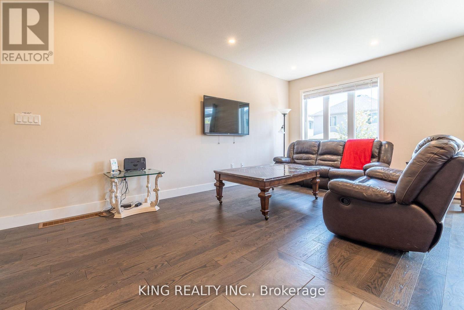 135 - 1960 Dalmagarry Road E, London North, Ontario  N6G 0T8 - Photo 8 - X12640902