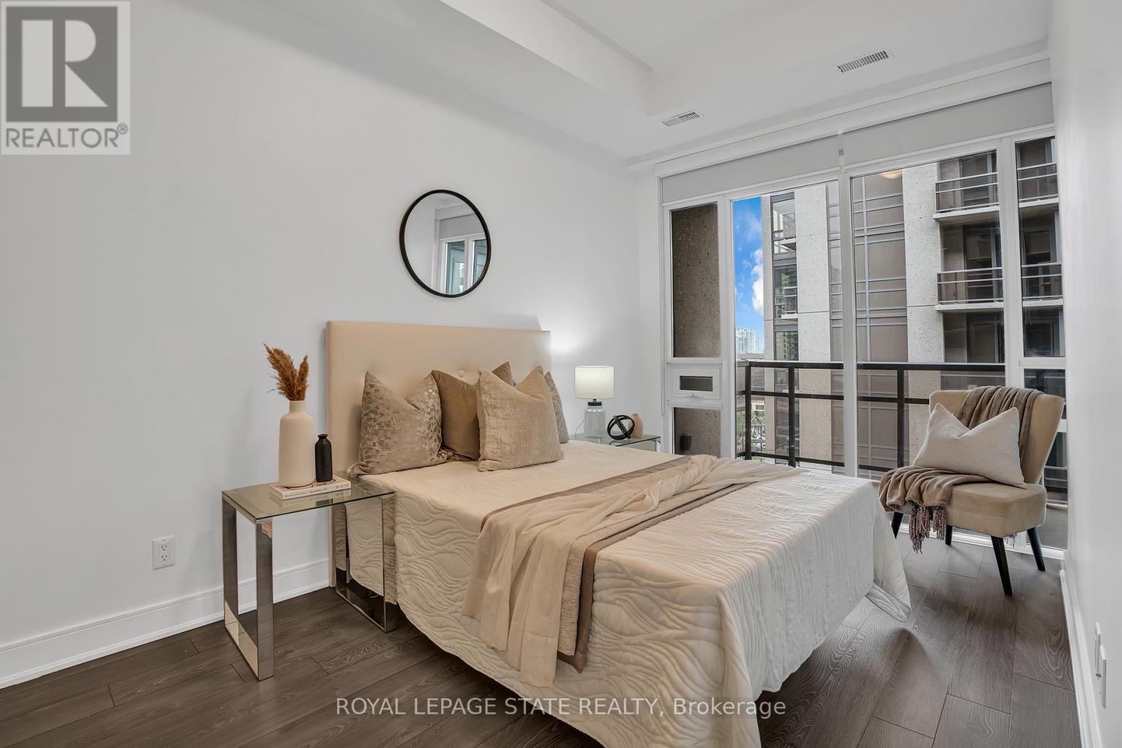 910 - 150 Main Street W, Hamilton, Ontario  L8P 1H8 - Photo 15 - X12640968