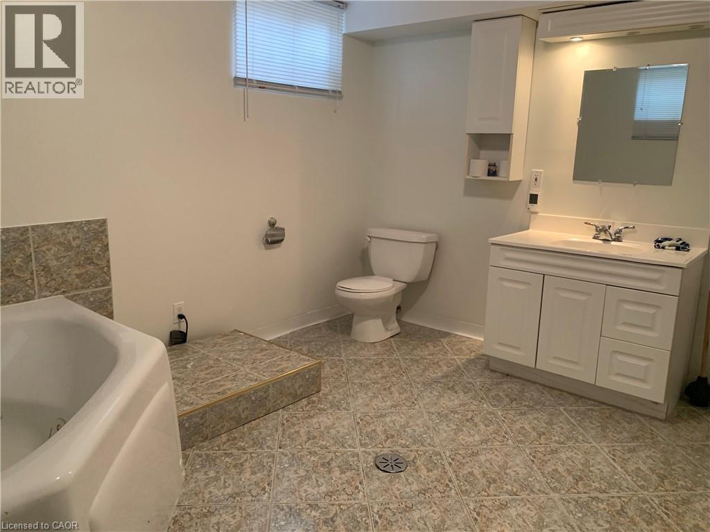 72 Southmeadow Crescent Unit# Lower, Stoney Creek, Ontario  L8G 3E7 - Photo 3 - 40794473